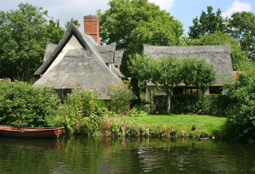 http://www.worldwanderingkiwi.com/wp-content/uploads/2013/02/Flatford-Mill-and-Bridge-Cottage-Constable-Country.jpg